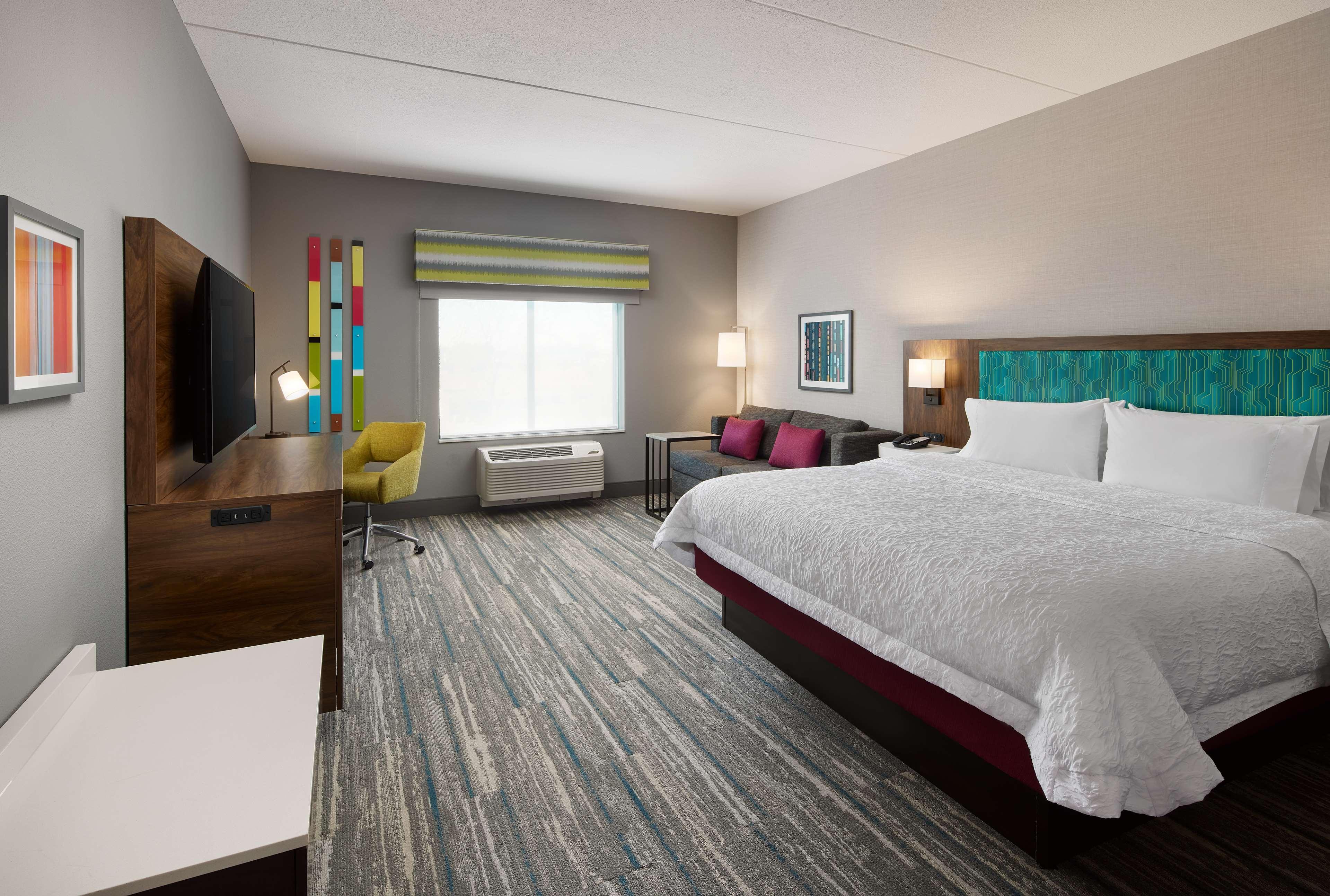Hampton Franklin, In Hotel